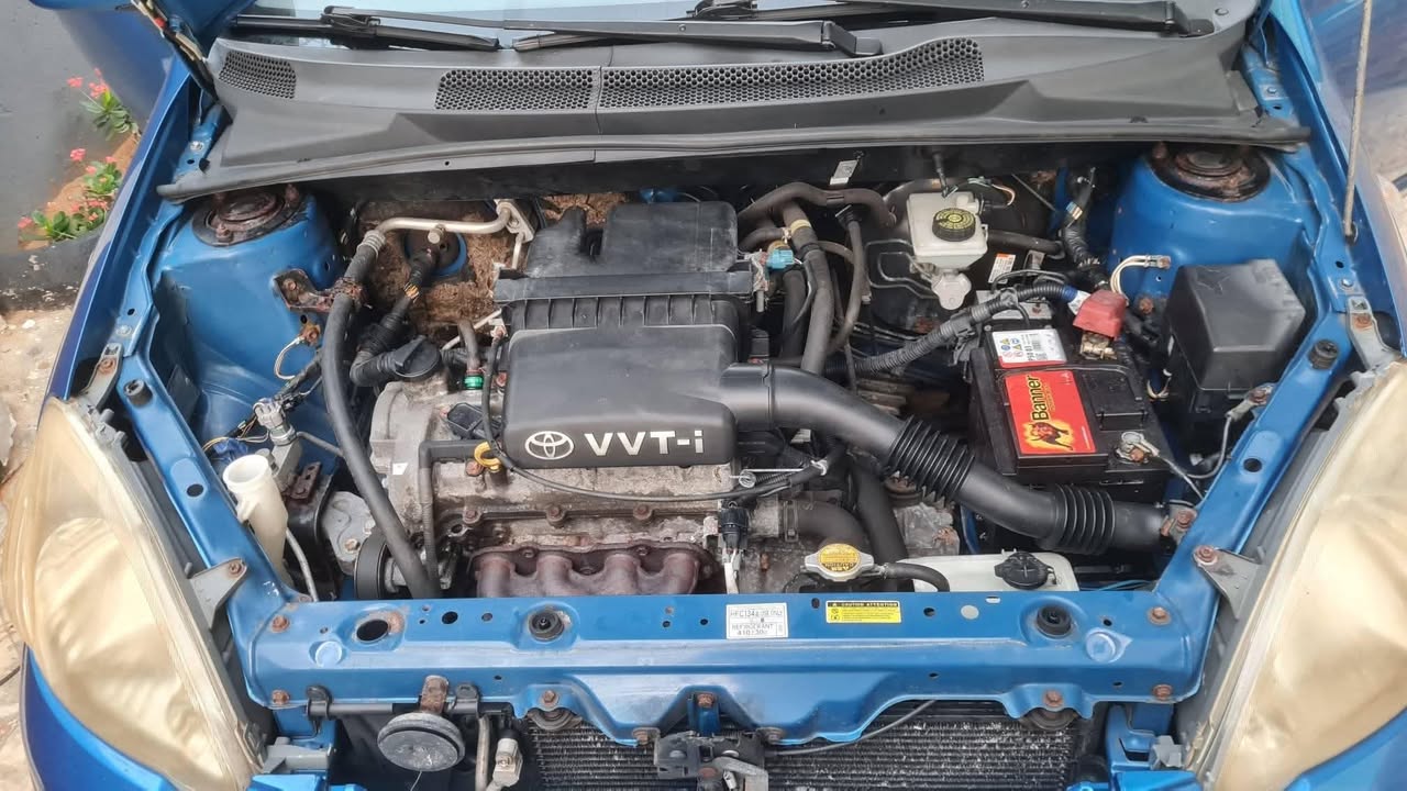 A picture of 2003 Toyota yaris