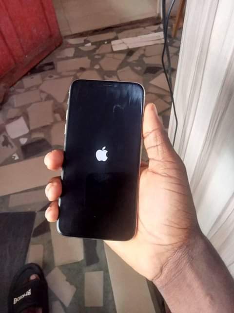 A picture of iPhone x no face id