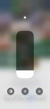 A picture of I phone xr inauzwa