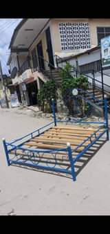 A picture of NAUza kitanda 5 6 Bei 165 Bei Chee vitanda chuma