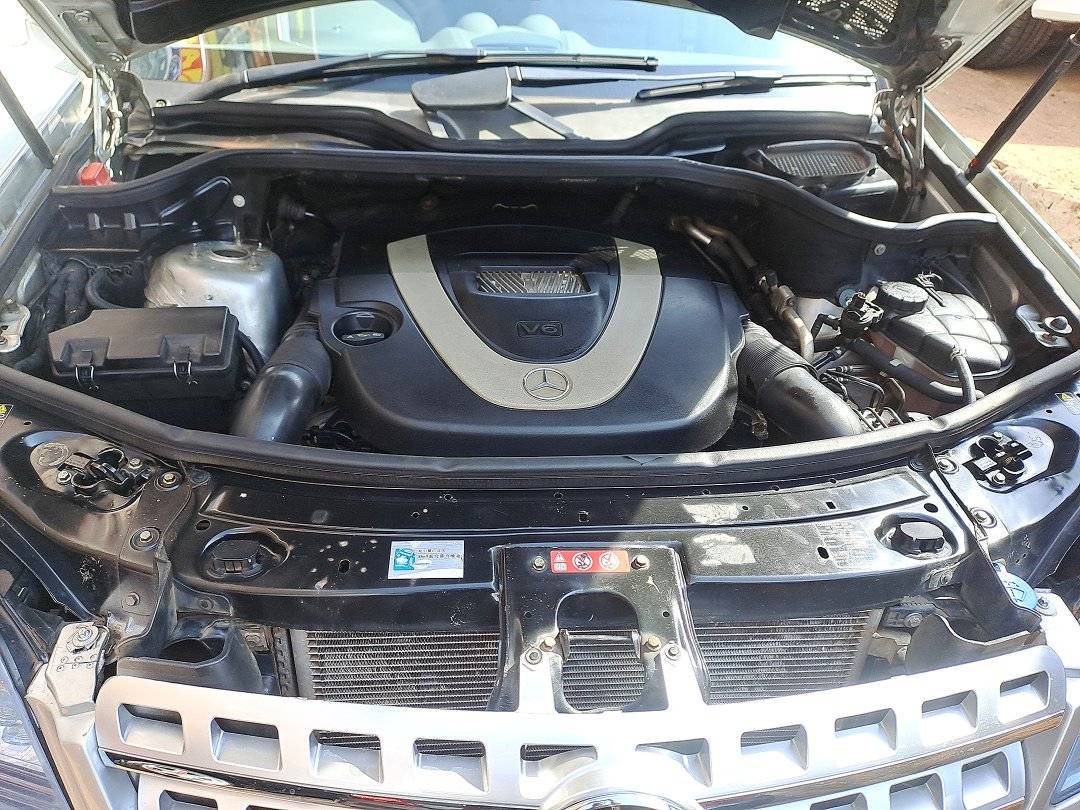 A picture of Ml 350 4MATIC Petrol Engine Model 2011 Call 0703273550