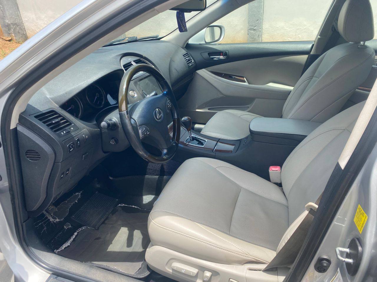 A picture of Lexus ES 350 2011