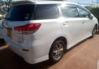 A picture of Toyota wish 2010