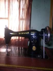 A picture of Singer sewing machine used like New working perfectly only d