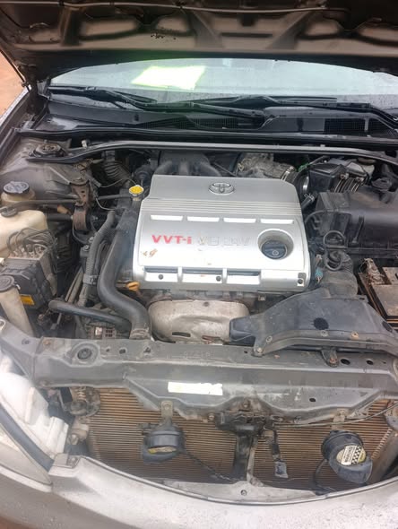 A picture of 2004 TOYOTA CAMRY V6 XLE 2004
