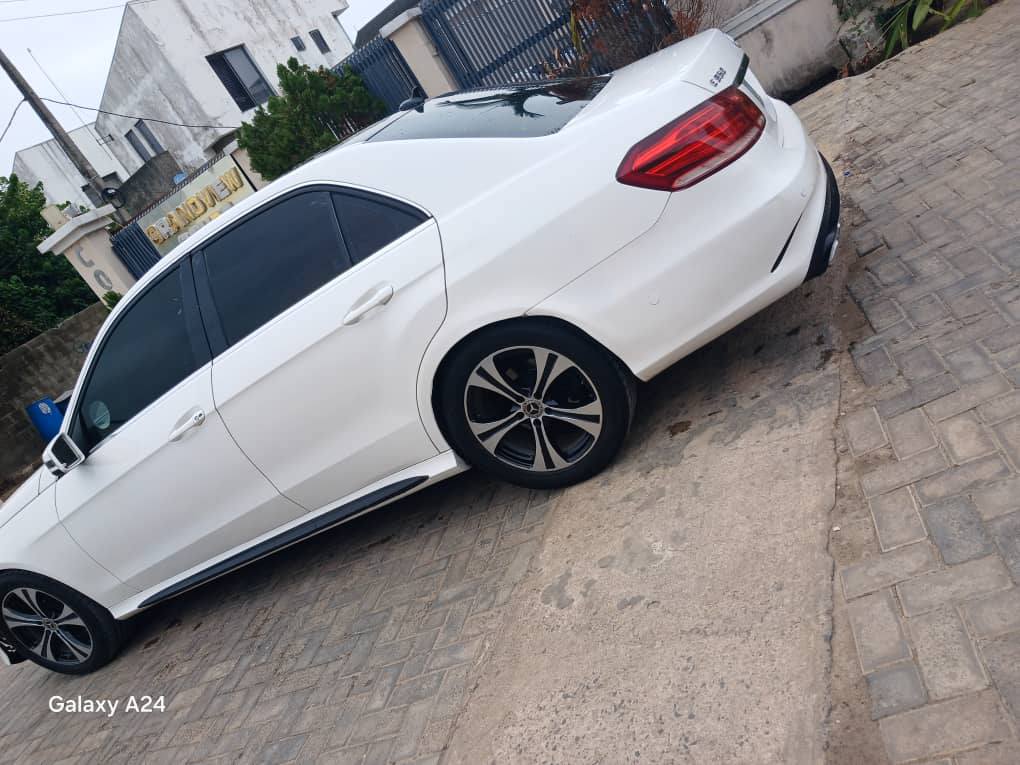 A picture of Mercedes Benz E350 2012