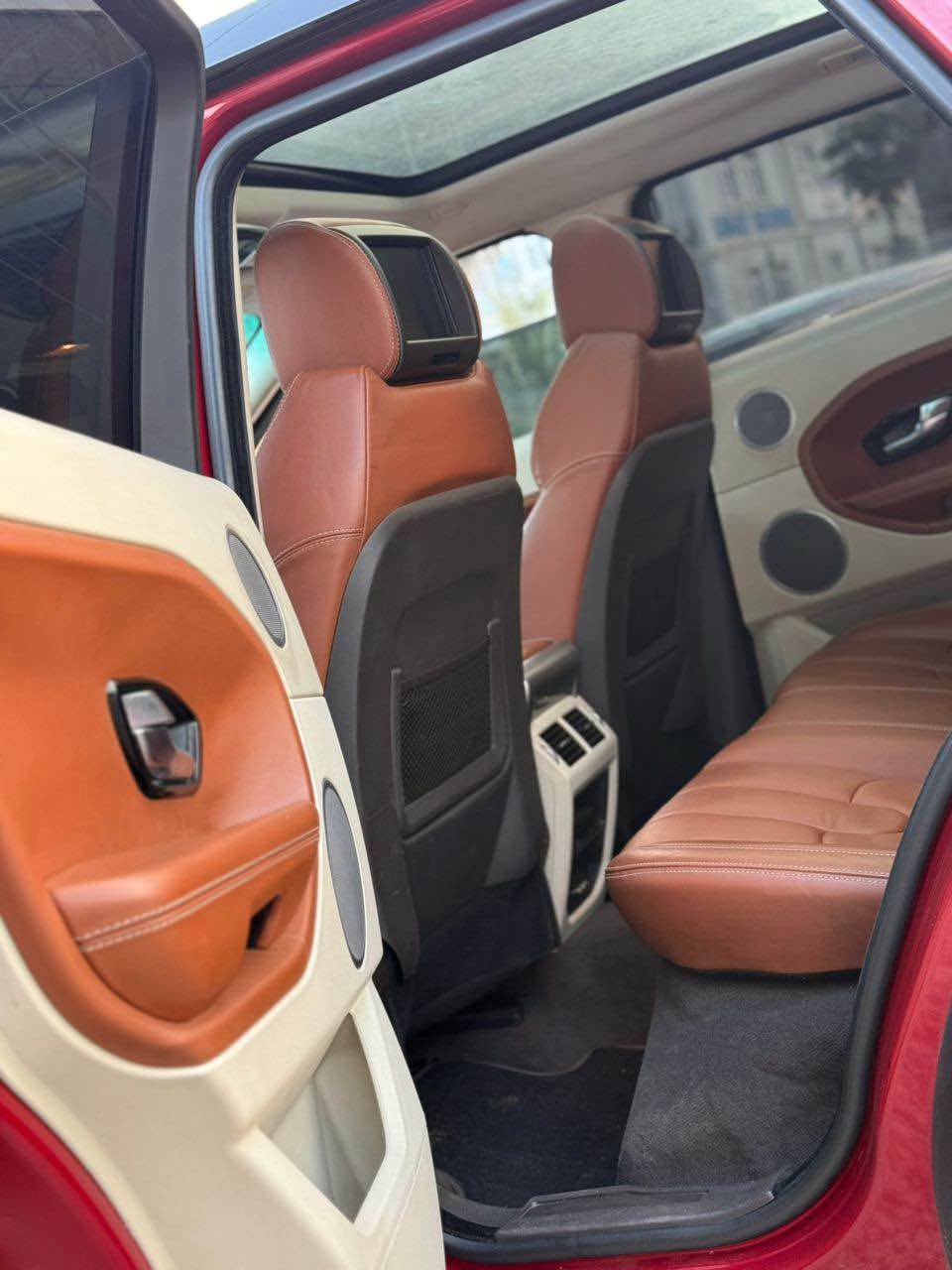 A picture of Range Rover evoque 2015