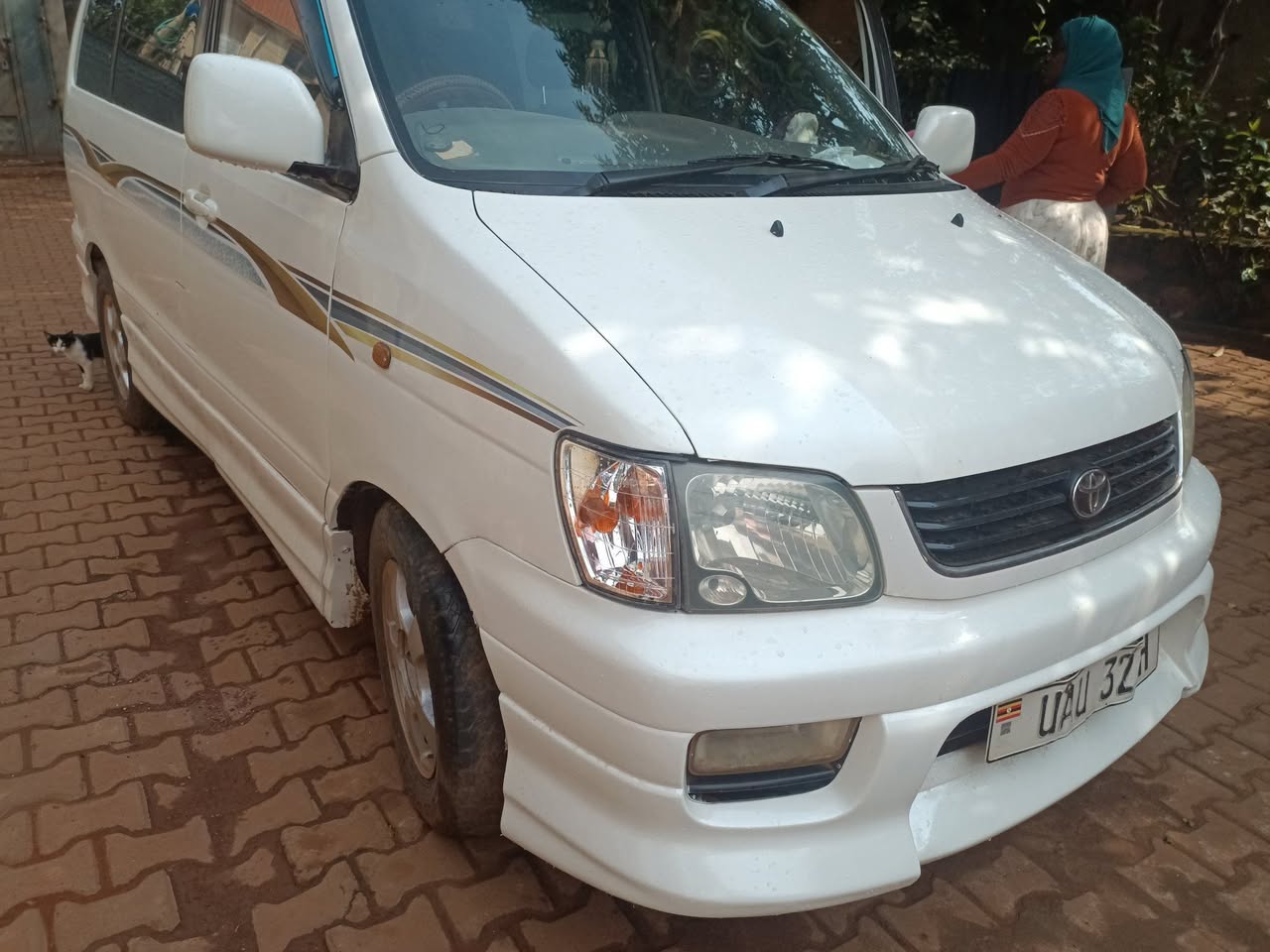 A picture of Toyota Noah 4wd 2000