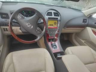 A picture of 2012 Lexus Es350 white