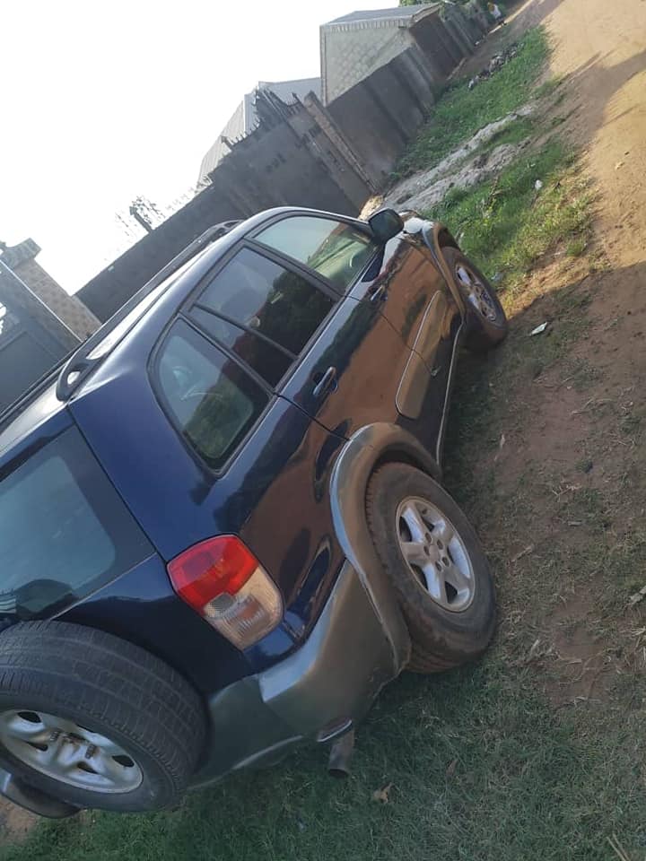 A picture of RAV4 2003