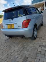 A picture of Toyota ist cc 1290 price 10 8 ml call 0679841568