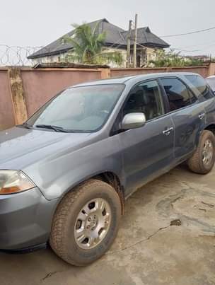 A picture of Acura MDX 2002