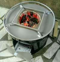 A picture of JIKO BANIFU LENYE UWEZO WA KUTUMIA MKAA MCHACHE PIA KUNI