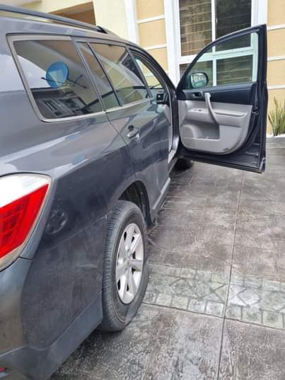 A picture of This is Super clean Toyota Highlander 2013 model registered but