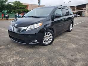 A picture of 2011 Toyota sienna tokumbo Limited with panoramic and keyless Double