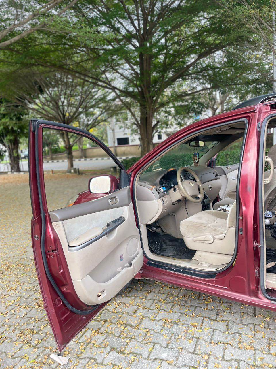 A picture of Toyota sienna 07 08