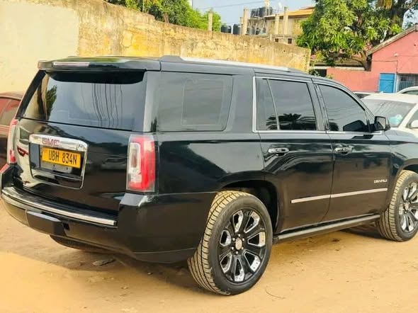 A picture of GMC Yukon 2015 left handed on sale 41 000 USD