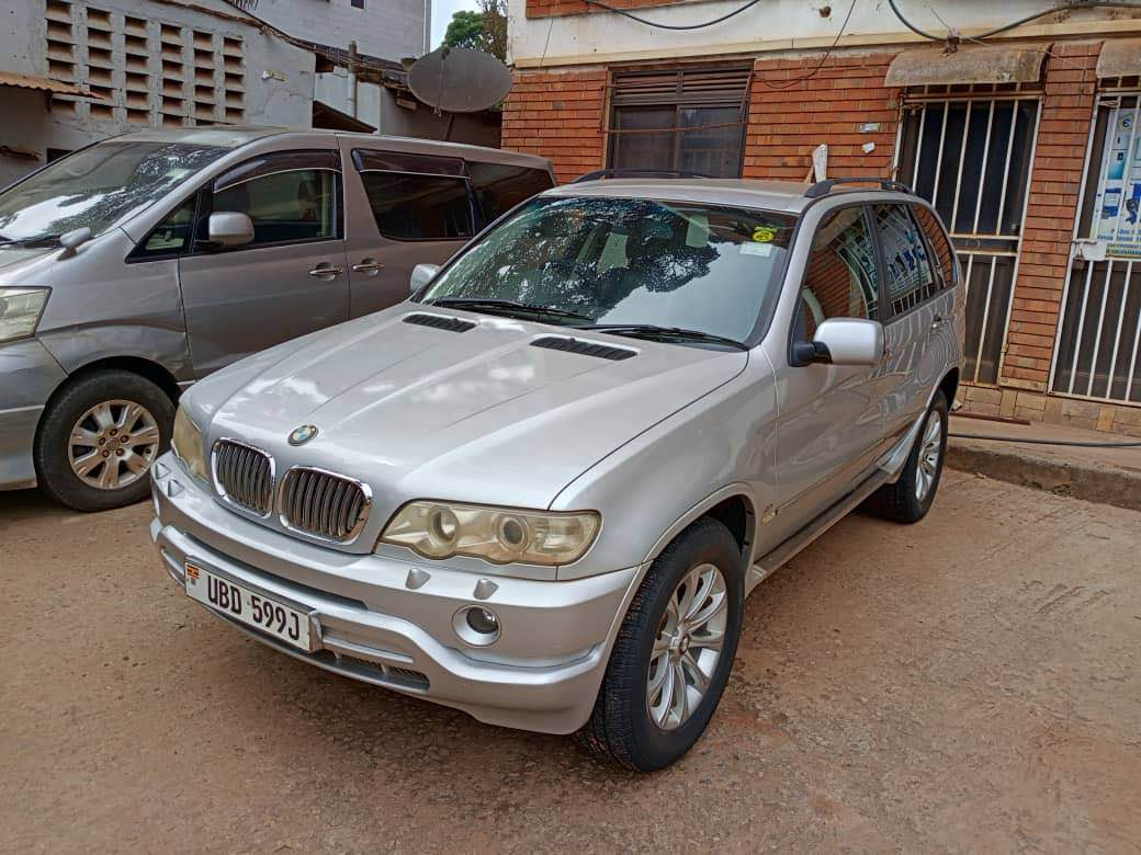 A picture of BMW x5 17m
