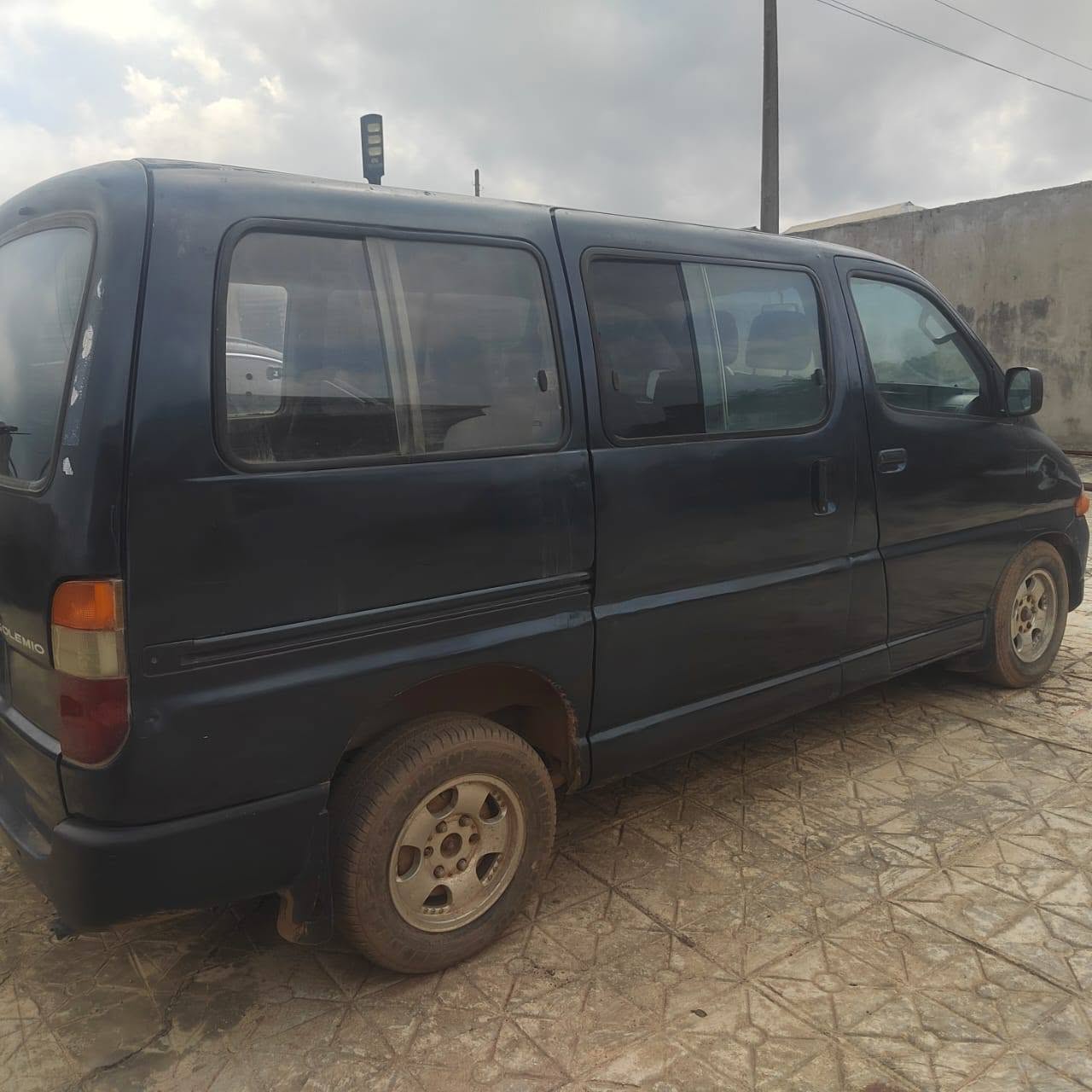 A picture of Toyota HiACE 03 automatic