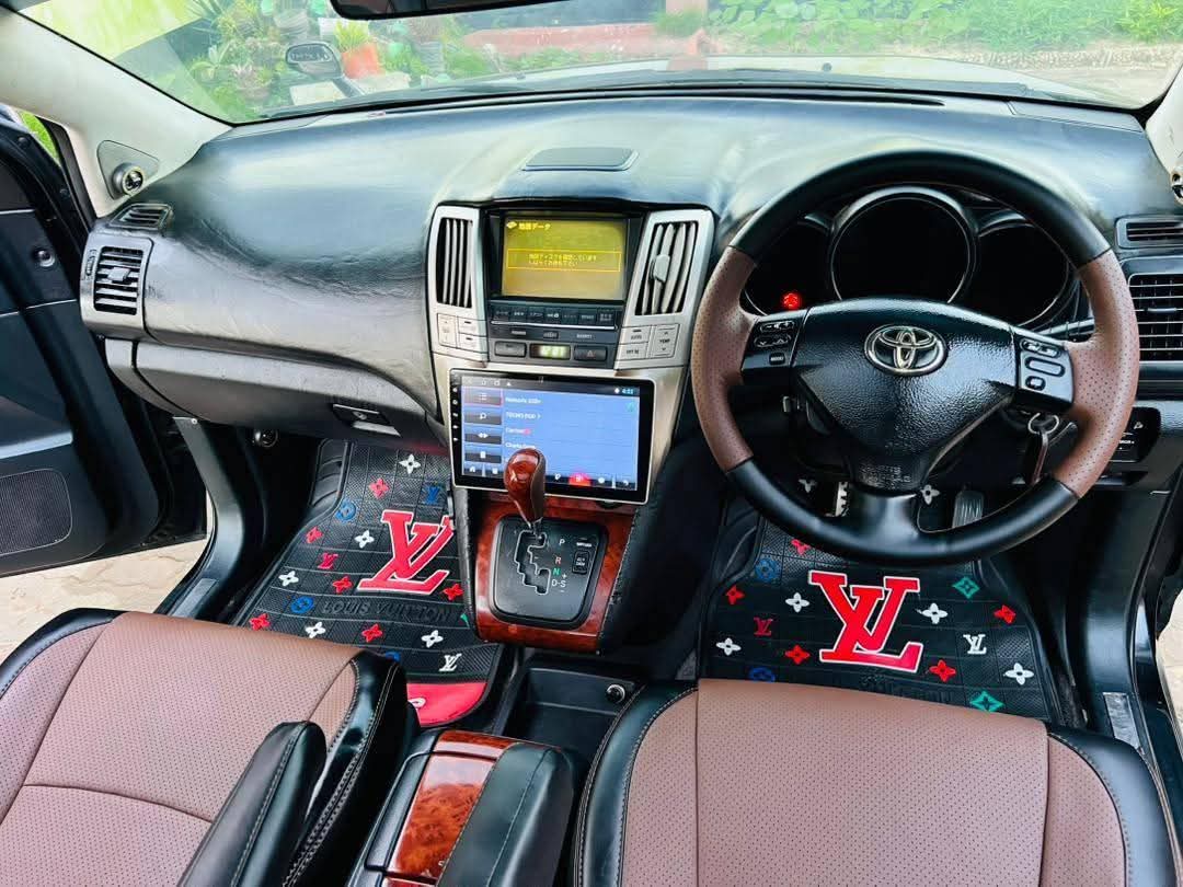 A picture of Harrier New Model very price 19million