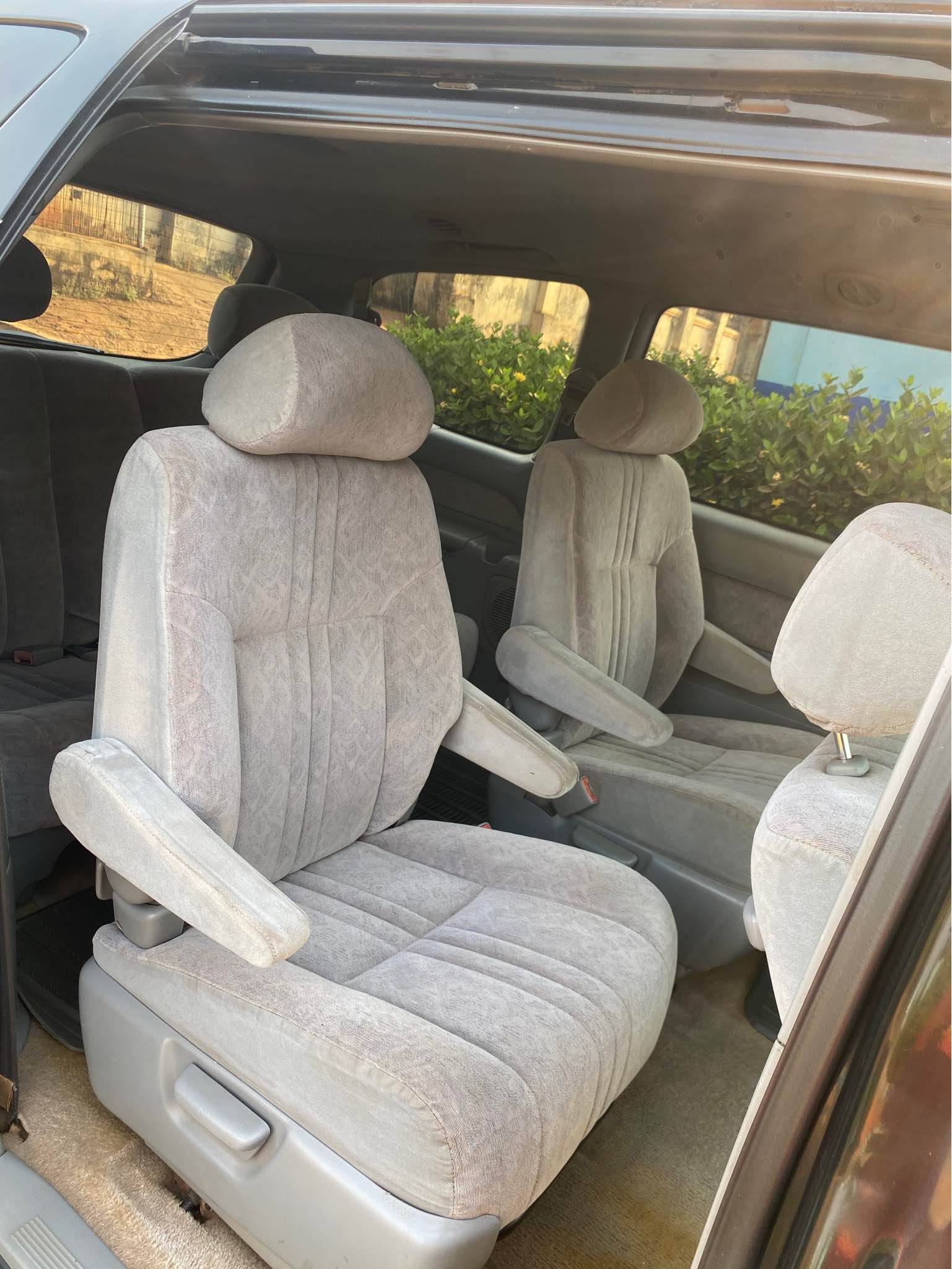 A picture of TOYOTA SIENNA 2003