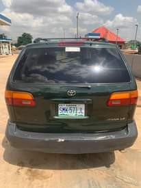 A picture of Toyota sienna