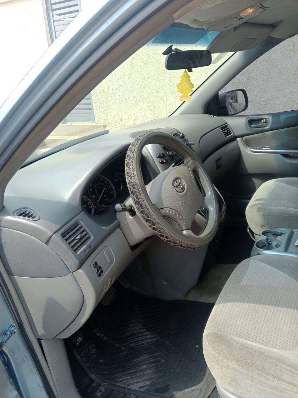 A picture of Toyota Sienna 06 08069814700