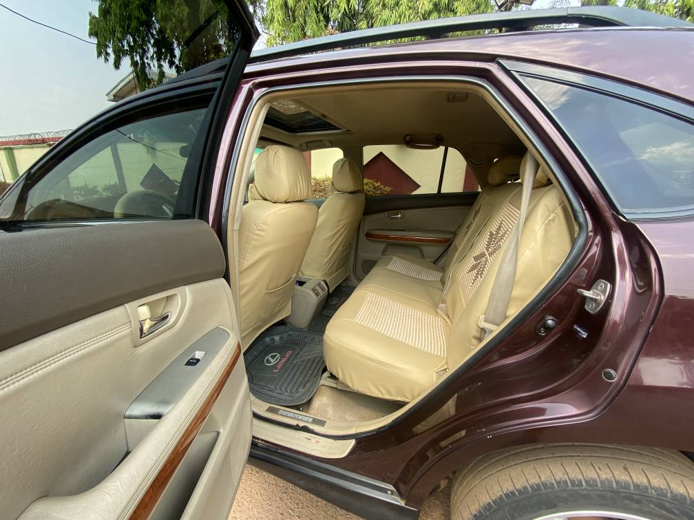 A picture of Pre Used Lexus Rx330 with Powerbooth and Tilting Sunroof Belgium