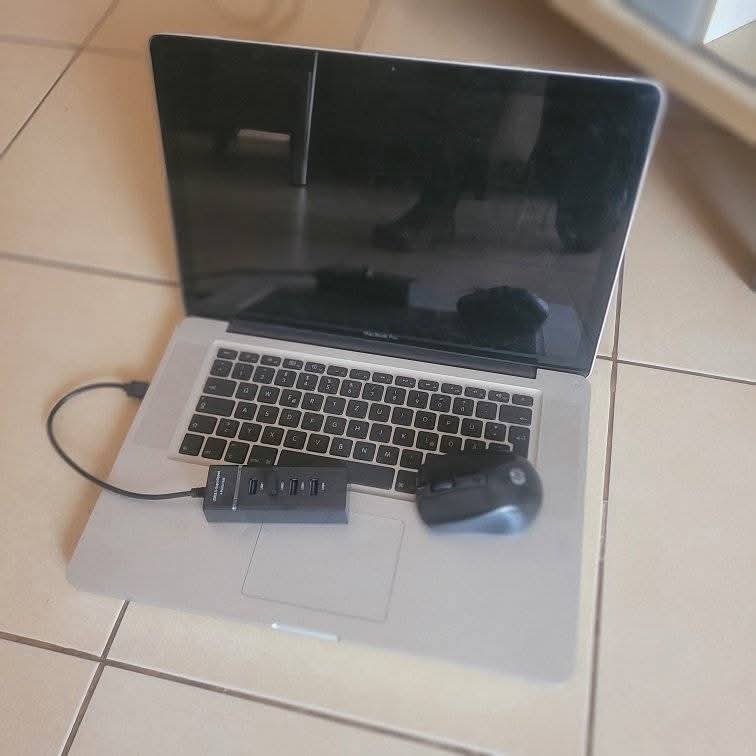A picture of Laptop Mac book