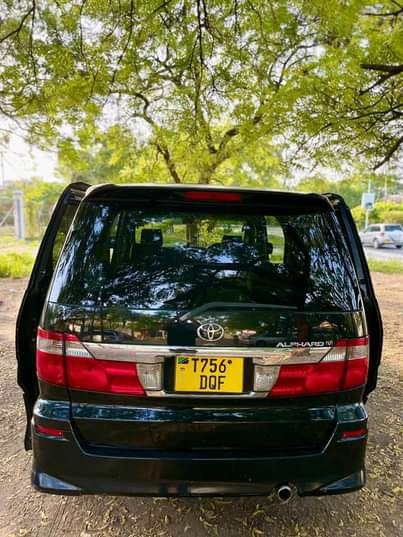 A picture of TOYOTA ALPHARD BEI MILLION 14.5
