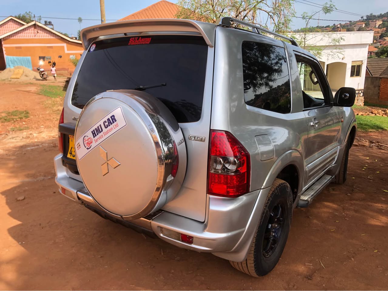 A picture of Mitsubishi pajero