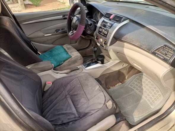 A picture of Honda city 2010 dealer price of 2 5m then settlement