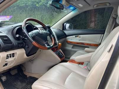A picture of 05 rx330 reg Everything working perfectly