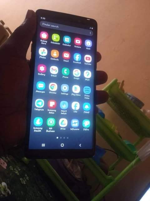 A picture of Samsung note 8