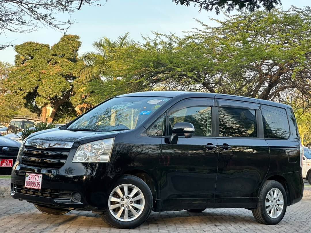 A picture of PRICE BEI 25 5M Plus Registration TOYOTA NOAH NEW MODEL