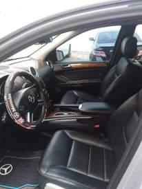A picture of 2010 Mercedes Benz ML350 4matic