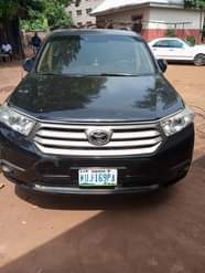 A picture of Distress sale OVER clean and sound Toyota Highlander 2010 model