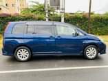 A picture of TOYOTA ISIS PLATANA