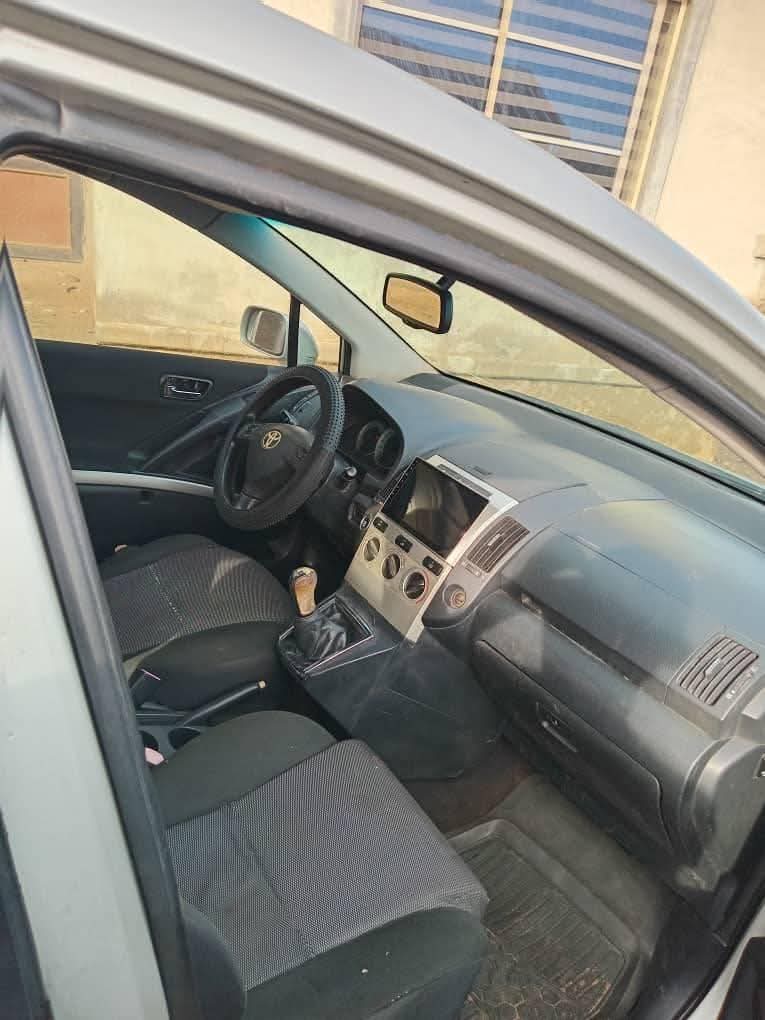 A picture of Toyota Corolla verso 2005