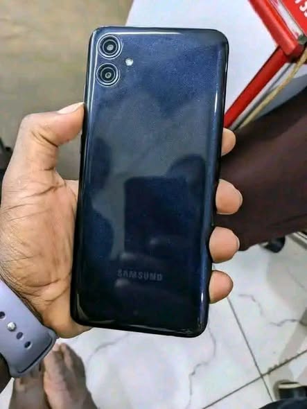 A picture of Samsung a04e internal 32gb ram 3 haina kipengele camera zote