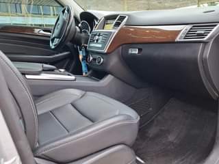 A picture of ML350 2012