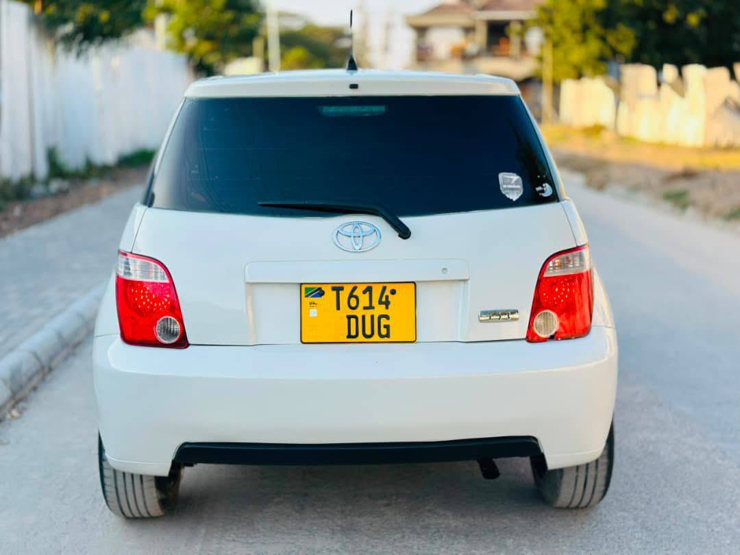 A picture of TOYOTA IST