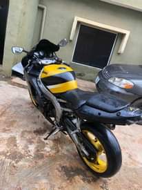 A picture of KAWASAKI ZX6R 2001 Power Commander installed