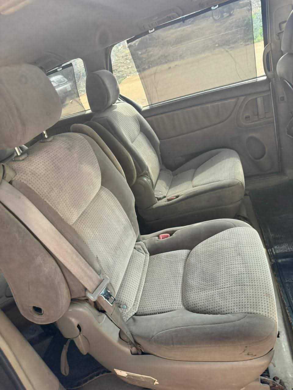 A picture of TOYOTA SIENNA 2005