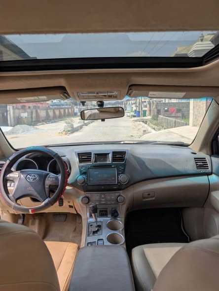 A picture of Good deal Toyota Highlander 2009 upgraded to 2013 sport