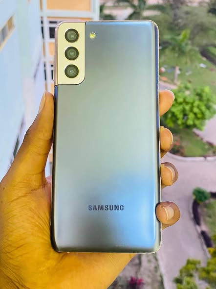 A picture of SAMSUNG S21