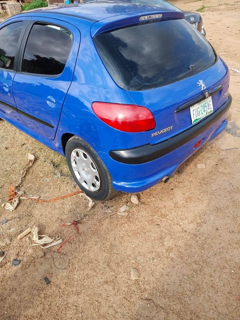 A picture of 2004 Peugeot 206 Front