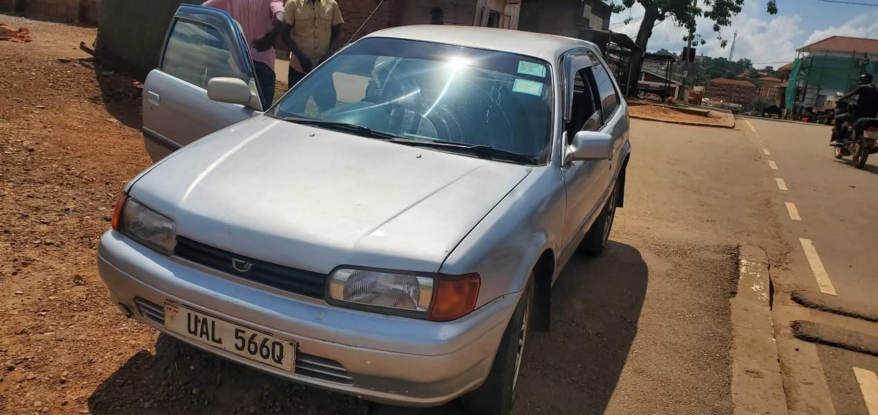 A picture of 2005 Toyota corsa