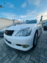 A picture of 2009 Toyota Crown White