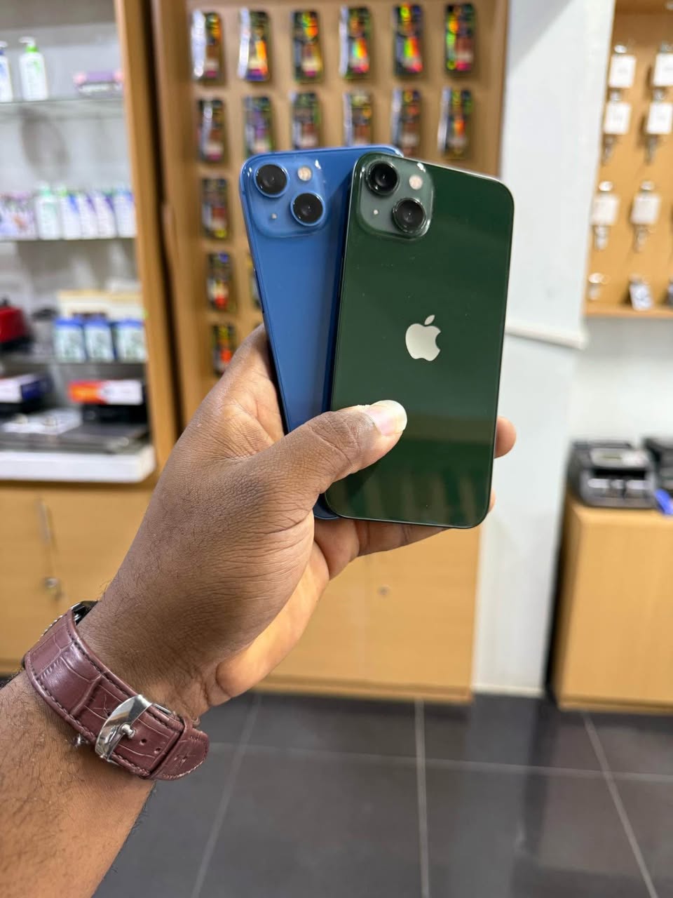 A picture of i phone 13 plain